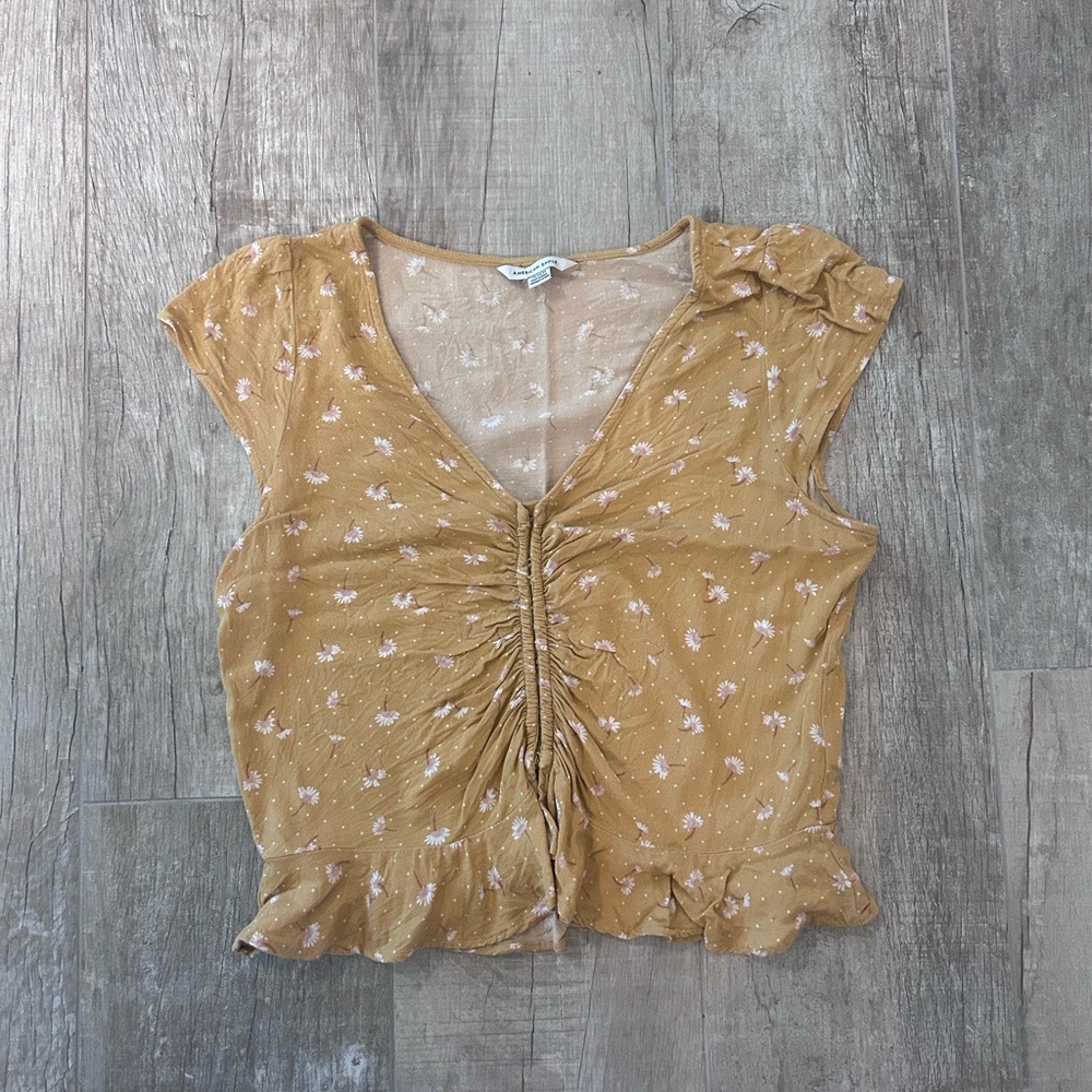 Floral American Eagle top size M in great condition.